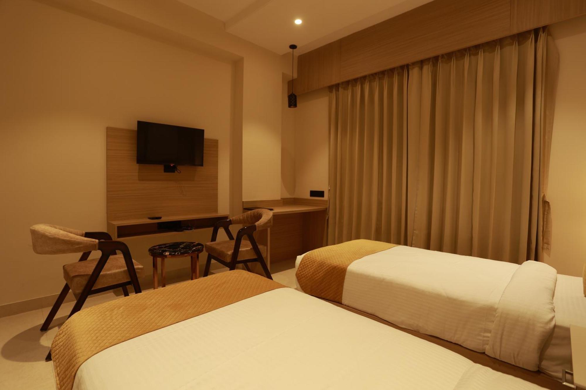Hotel Taviral Regency Udaipur Kültér fotó