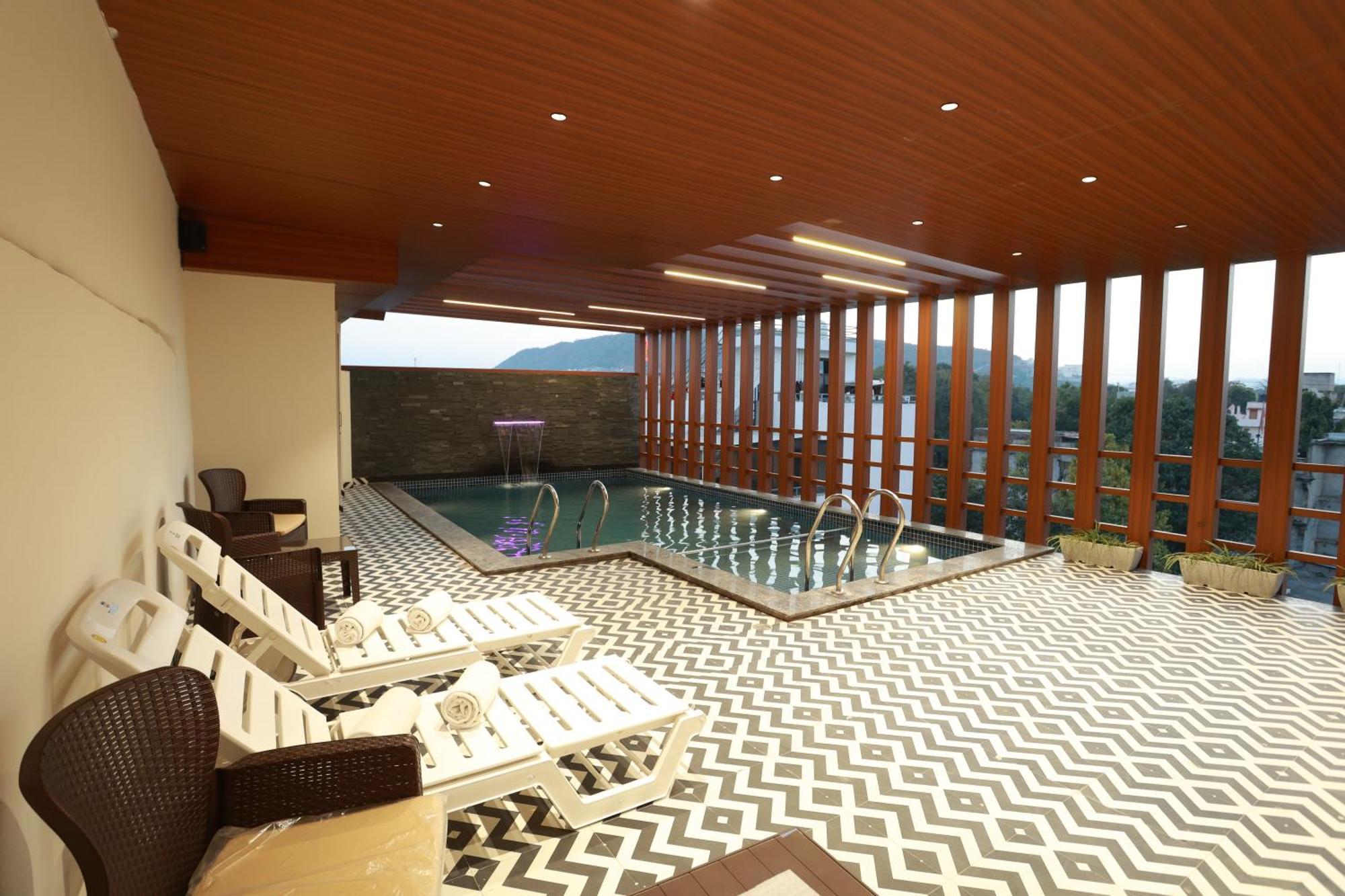Hotel Taviral Regency Udaipur Kültér fotó